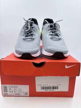 Nike Revolution 7, new in the box